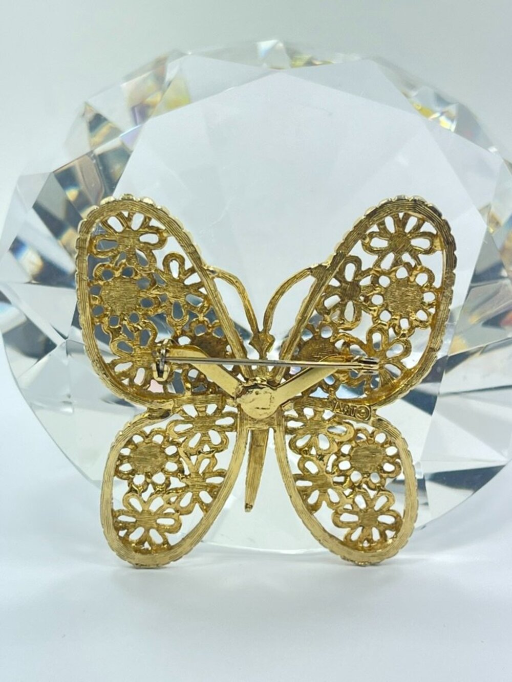 Signed ART Co Gold Tone and Enamel Butterfly Brooch With Floral Filigree Pattern - Picture 2 of 6